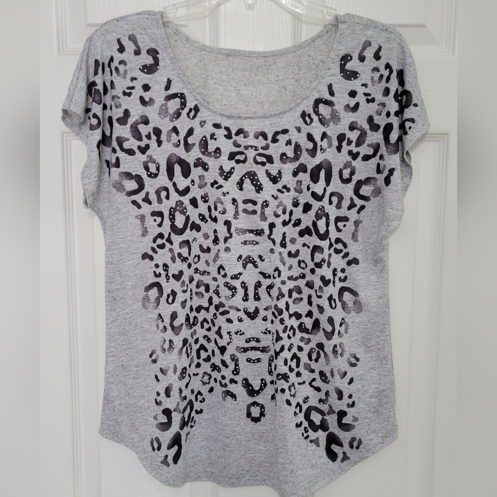 Apt 9 women's gray short sleeved top with black leopard print, size L. NWOT
